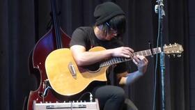 美国网红弹吉他小哥跳舞