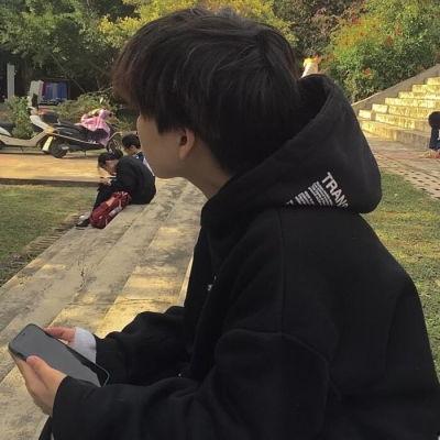 网红男生头像背面图,探寻他的真实生活与成长故事