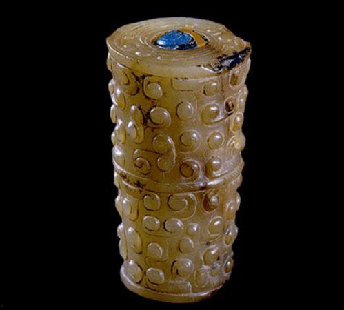 玉器学徒看料图片高清,高清图片揭秘玉料鉴赏之道