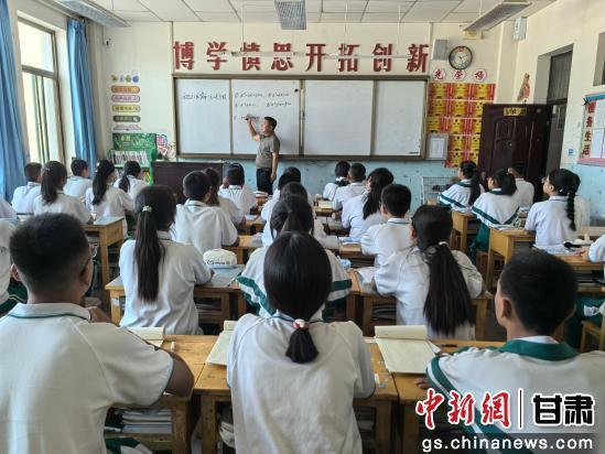 瓜州四中老师图片,瓜州四中教师风采掠影